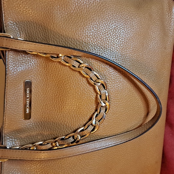 🎆Michael Kors Tan Soft Pebble Leather with Beautiful Gold Hardware - Picture 6 of 13